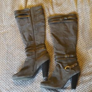 Bass heeled gray suede boots